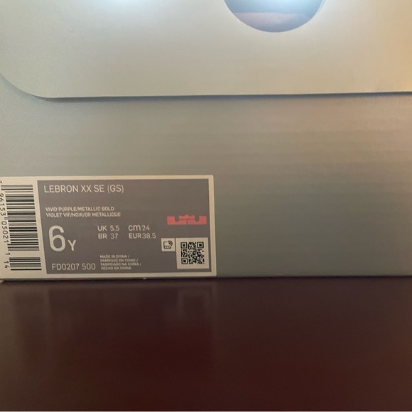 **LIKE NEW** Youth 6Y Lebron XX “Young Heirs” shoes - Picture 6 of 13